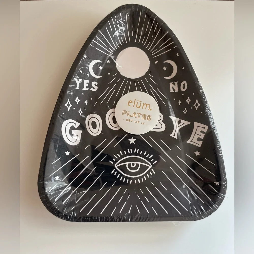 Elum Black and White Decorative Plates